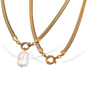 Collar versátil de acero inoxidable con concha de agua dulce, minimalista, de alta gama, para mujer, con cadena de espiga de serpiente. - Product Image 2