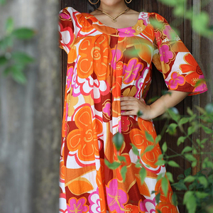 ผู้ผลิตออกแบบชุดเดรสชายหาดแขนพองระบายลายฮาวาย คอทรงกลม ผ้าเรยอนสั่งทำพิเศษ ความยาวปานกลาง - Product Image 4