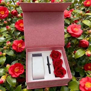 Boîte à montre pour femme haut de gamme plaquée or rose avec logo personnalisé et finition bronzée pour un cadeau d'anniversaire ou de la Saint-Valentin - Product Image 3