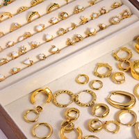 JUSN0VA Ensemble de boucles d'oreilles en opale mélangée, plaqué or 18K PVD, étanche, hypoallergénique, résistant à la décoloration, vente en gros pour femmes, approvisionnement OEM en vrac