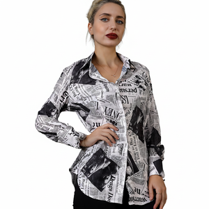 Robe élégante pour femme, chemise en noir et blanc avec imprimé journaux - Product Image 2