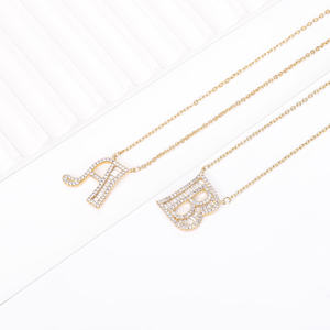 سم بالجملة تخصيص 18 قيراط مطلية بالذهب طوق فاخر من الزركون قلادة بحروف سلاسل الهيب هوب قلادة أولية للنساء - Product Image 3