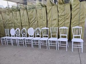 Vente en gros d'usine <span class=keywords><strong>de</strong></span> chaises napoléon pour banquet <span class=keywords><strong>de</strong></span> mariage en plein air et jardin en résine plastique PP doré - Product Image 6