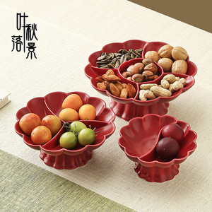 Plato de cerámica rojo con forma de flor y divisiones para aperitivos de boda, frutas secas, dulces, estilo chino moderno. - Product Image 1