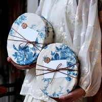 Élégante boîte cadeau ovale rétro française pour demoiselle d'honneur avec poignée, en matériaux recyclés écologiques, design rigide, réutilisable et pratique