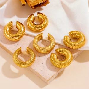 Pendientes de Aro Gruesos Personalizables al por Mayor, Chapados en Oro de 18K, de Acero Inoxidable, Minimalistas, Huecos, para Mujer - Product Image 4