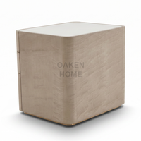 Commode OAKEN moderne à 6 tiroirs, en placage de bois clair, avec quincaillerie en laiton et plateau en marbre