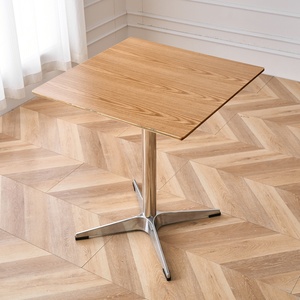 Ensemble de table et de chaises de salle à manger en bois massif de style rétro pour les salons de desserts, les salons de thé au lait, les cafés - Table de salle à manger commerciale - Product Image 6