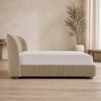 Lit plateforme capitonné plissé avec tête de lit hautement cintrée, pieds en bois, cadre de lit moderne en tissu beige pour chambre à coucher, maison, hôtel