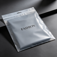 Sac à fermeture éclair givré imprimé avec logo personnalisé en or pour l'emballage de vêtements, sac en plastique de luxe pour vêtements avec trou de suspension, sacs écologiques