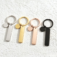 Porte-clés rectangulaire vierge Ywyougang, 4 couleurs, en métal, avec mini breloque à bord dentelé et fossettes concaves pour sac