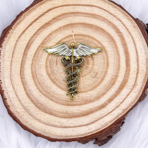 Kualitas Premium antik berlapis emas ular silang dan sayap Caduceus simbol Enamel putih medis dokter perhiasan bros Pin kerah - Product Image 4