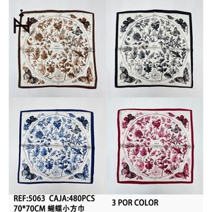 Foulard Quadrato con Stampa Floreale a Farfalla 70x70Cm, Accessorio Moda Donna - Product Image 3