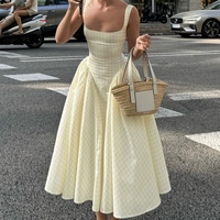Robe midi élégante à col carré et épaules dénudées, coupe trapèze, en tissu tissé, imprimé numérique, pour femme, idéale pour les soirées, les rendez-vous galants et les vacances d'automne