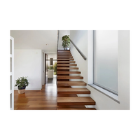 Escaliers flottants peu encombrants pour la conversion de petits lofts avec marches en bois au design minimaliste