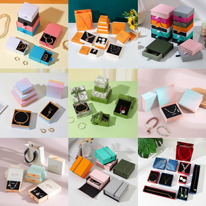 Caja de embalaje de joyería de diferentes colores con cierre magnético superior abatible de marca cartón papel rígido al por mayor MOQ bajo con bolsillo - Product Image 3