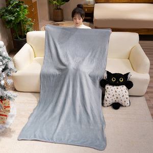 ผ้าห่มนุ่มลายการ์ตูนน่ารัก พร้อมหมอนในตัว บรรจุขวดน้ำร้อน ใช้เป็นที่อุ่นมือ ผ้าห่มเดินทาง และหมอน 2 in 1 - Product Image 4