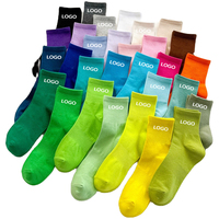 Vente en gros d'usine, chaussettes pour hommes et femmes avec logo personnalisé, chaussettes de sport en coton de couleur unie pour femmes