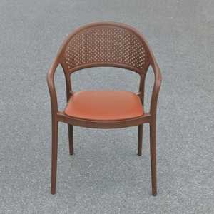 Silla de Plástico Moldeado Estilo Rey con Reposabrazos, Asiento Apilable Resistente para Restaurante, Cafetería, Área de Comida y Uso Comercial - Product Image 4