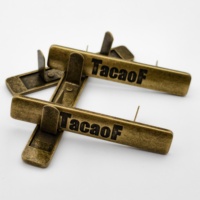 Badge en métal personnalisé pour vêtements de créateur, logo de marque, sans nickel, en laiton antique, bronze, lettre métallique tendance