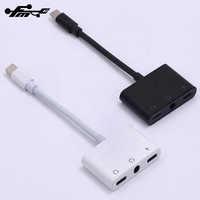 Pemisah pengisi daya adaptor Audio Aux Headphone ganda 2 In 1 untuk iPhone