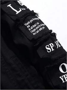 Veste en jean noire pour homme, style streetwear hip-hop, avec logo personnalisé, patchwork déchiré, effet usé, tissu épais, style varsity. - Product Image 3