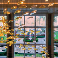 Lustre en verre et plumes de luxe ANNO pour projet d'escalier duplex