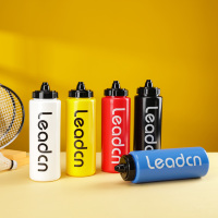 Bouteille en plastique souple Sports Bouteilles d'eau potable avec logo personnalisé Vente en gros