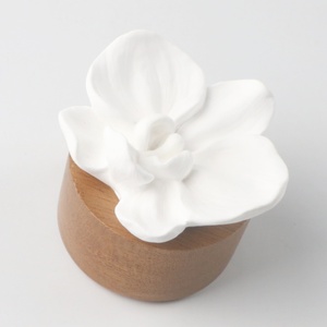 Coffret cadeau <span class=keywords><strong>de</strong></span> luxe Base en bois Diffuseur d'arômes d'orchidées en céramique Pansement <span class=keywords><strong>parfum</strong></span>é Désodorisant aux huiles essentielles <span class=keywords><strong>Parfum</strong></span> d'intérieur - Product Image 3