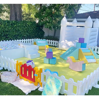 Maison de rebond de château blanc avec toboggan et fosse à balles fosse à balles soft play avec double toboggan