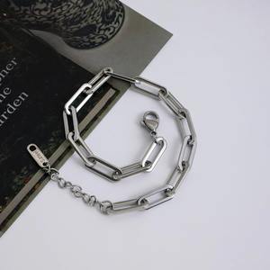 สร้อยข้อมือโลหะผสมสไตล์มินิมอลสำหรับผู้หญิง ดีไซน์รูปหัวใจสุดอินเทรนด์ ขนาด 5.5 มม. แบบหนีบ - Product Image 4