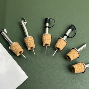 จุกปิดขวดไวน์สแตนเลสพร้อมที่รินและฝาปิดสำหรับครัว - Product Image 2