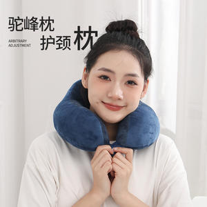 Oreiller de voyage en velours doux en forme de U pour la sieste au bureau, support portable pour avion, couleur bleu requin, 28x26x14cm - Product Image 1