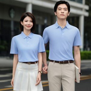 เสื้อโปโลแขนสั้นสีฟ้าอ่อน สีพื้น ผ้าป๊อปลิน ระบายอากาศได้ดี เสื้อผ้าลำลองสำหรับผู้ชาย - Product Image 1
