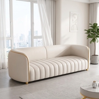 Canapé en cuir côtelé crème avec garniture en métal doré, canapé moderne minimaliste lumineux pour salon ensoleillé
