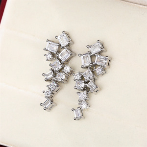 Eleganti Orecchini a Perno Geometrici per Donne, Gioielli Scintillanti da Sposa - Product Image 5