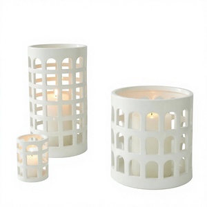 Ensemble de 3 bougeoirs modernes de style Colisée blancs, lanternes cylindriques décoratives à découpes pour la décoration de la maison et les événements - Product Image 1