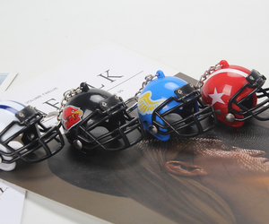 Cadeaux promotionnels : Pendentif de sac, Casquette de baseball, Porte-clés, Mini casque de football et de rugby - Product Image 1