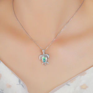 Pendentif XYOP Timeless Coastal Turtle en argent sterling 925 avec opale et <span class=keywords><strong>orgonite</strong></span>, avec des reflets scintillants et un cadre marin artisanal - Product Image 3