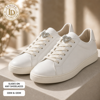 Épingle à lacets Cœur en cristal, boucle de lacet en strass, breloque cœur pour baskets, design ajouré, ton argenté, personnalisable OEM