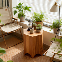 Table d'appoint hexagonale moderne en bois massif, table d'appoint minimaliste en bois avec base arquée pour la décoration du salon