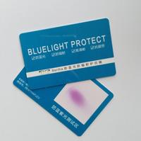 Étiquettes d'emballage personnalisées conçues pour les noms et les cartes de vacances en PVC à lumière bleue UV et à lumière bleue de petite quantité