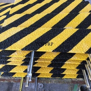 Tira Antideslizante de Fibra de Vidrio Amarilla y Negra para Escaleras - Product Image 6