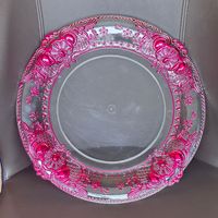 Assiette de présentation ronde élégante en plastique PP avec bordure dorée pour réceptions de mariage et décorations de table de fête