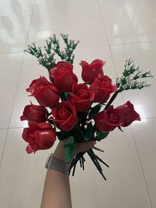 Set di Blocchi da Costruzione con Rose Rosse Artificiali, Regalo per Natale, Compleanno, San Valentino per Donne - Product Image 3