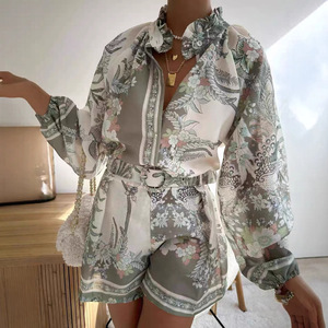Ensemble pantalon et short imprimé à col montant et manches lanternes, style court, élégant pour le trajet quotidien, collection Printemps 2025, pour femme - Product Image 2
