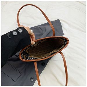2025 Model High-quality Ladies' Bucket Bag. the <b>Handbag</b> Is Made of PU Material. Suitable for Daily Use. - Product Image 2