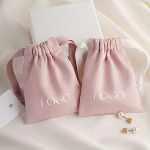 Vente en gros paquet de satin 13x10cm rose avec logo personnalisé pochette à bijoux sac à poussière