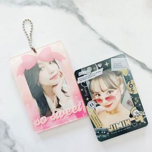Porta Tarjetas de Identificación Personalizado con Diseño de Ídolos de Kpop, Llavero con Porta Tarjetas Acrílico para Estudiantes y Tarjetas de Crédito - Product Image 1