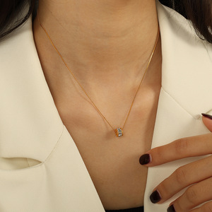 สร้อยคอจี้แฟชั่น ทองสแตนเลสประดับเพชรเม็ดเล็ก รูปทรงวงรีเรขาคณิต สร้อยคอคล้องไหปลาร้า เครื่องประดับสำหรับผู้หญิง ของขวัญ - Product Image 4